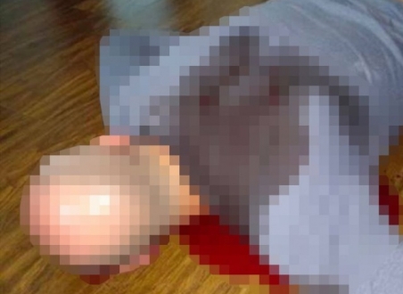 Dieses vom ukrainischen Geheimdienst inszenierte und verbreitete Bild des angeblich tot aufgefundenen Babtschenko wurde in den westlichen Medien wenig publiziert. Hier ist eine verpixelte Version zu sehen, die u.a. auf der russischen Website "dayonline" veröffentlicht wurde.  