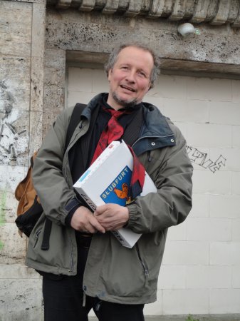 Michael Kurzwelly führt Touristen durch "Nowa Amerika" / Monika Stefanek, n-ost