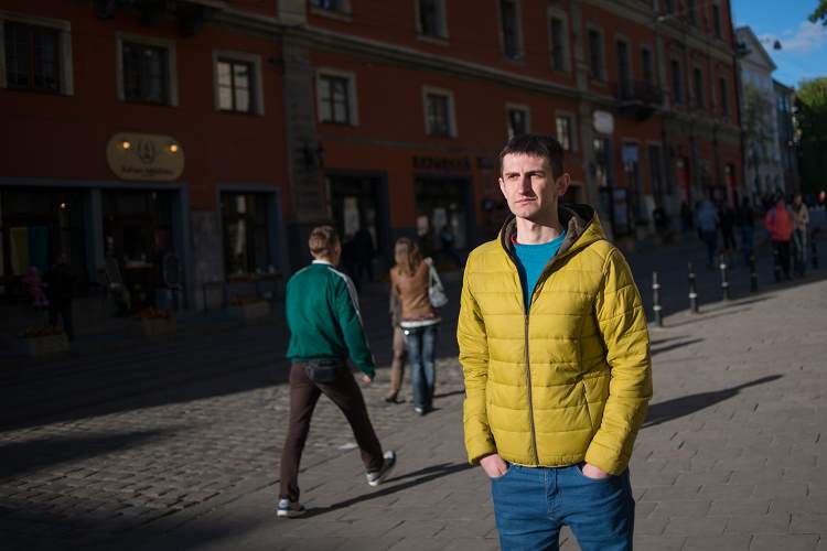 Alim Aliew, selbst Tatar und seit sechs Jahren in der Stadt, unterstützt die Tataren in Lemberg / Jacob Balzani Lööv, n-ost