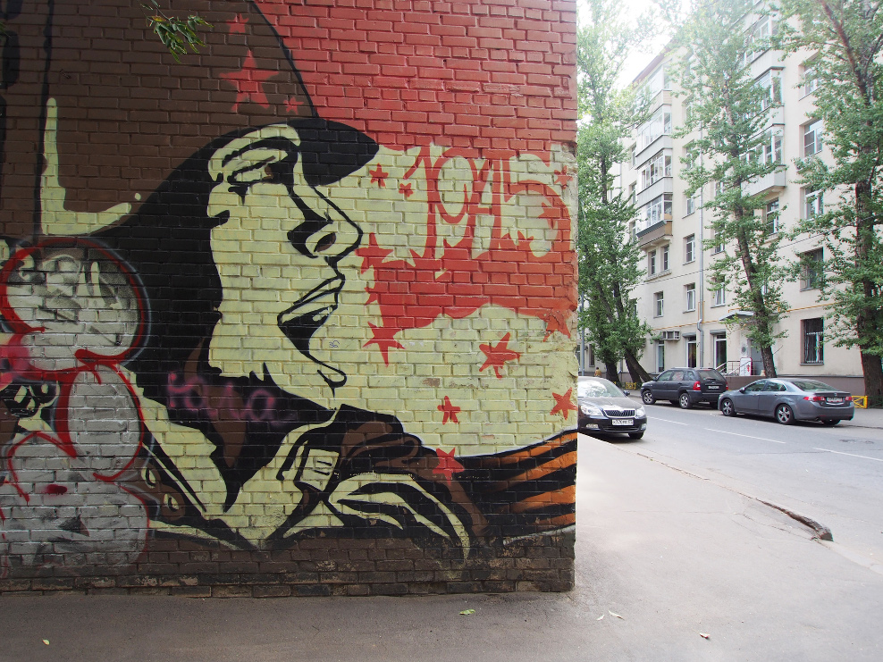 Eine eigene Identität als Nicht-Faschist, Erbe des Sieges, Mensch auf der Seite des Guten / Sergej Lebedew, n-ost 