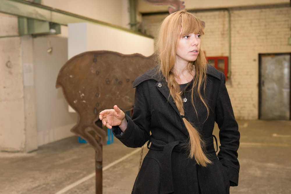 Alexandra Kovalewa arbeitet für das Kulturzentrum „Isolazja“. Früher stand das Zentrum in der Ostukraine, seit kurzem arbeitet das Team in einer alten Werft in Kiew. / Nina Lishchuk, n-ost