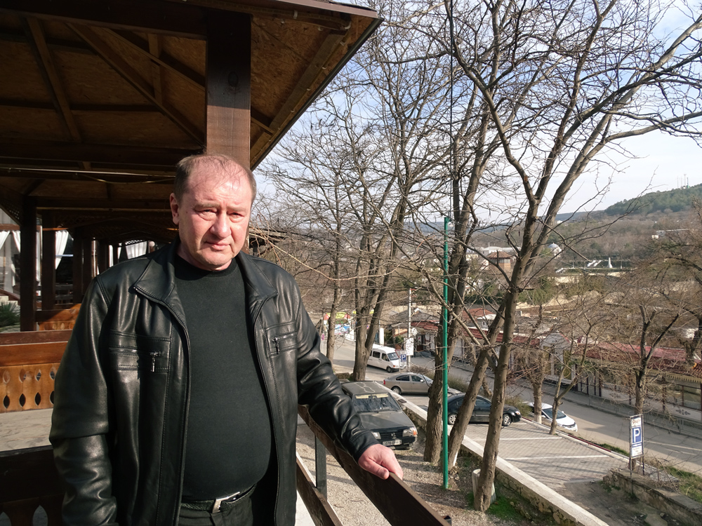 Ilmi Umerow ist einer der letzten Krimtataren und Abgeordneter der politischen Vertretung der Tataren auf der Krim. / Foto: Simone Brunner; n-ost