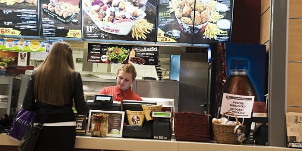Arbeiten in der polnischen Fast-Food-Branche / Jacenty Dedek