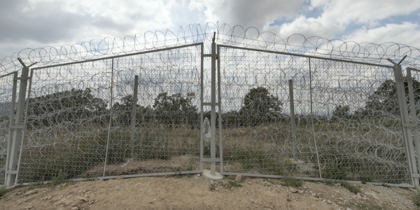 Die im Juli errichtete Grenzanlage zwischen der Türkei und Bulgarien. / Foto: Dagmar Gester, n-ost