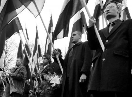 Jedes Jahr am 16. März, hier im Jahr 2007, marschieren in Riga Veteranen und Sympatisanten der ehemaligen lettischen SS-Divisionen. / Foto: Thorsten Pohlmann, n-ost