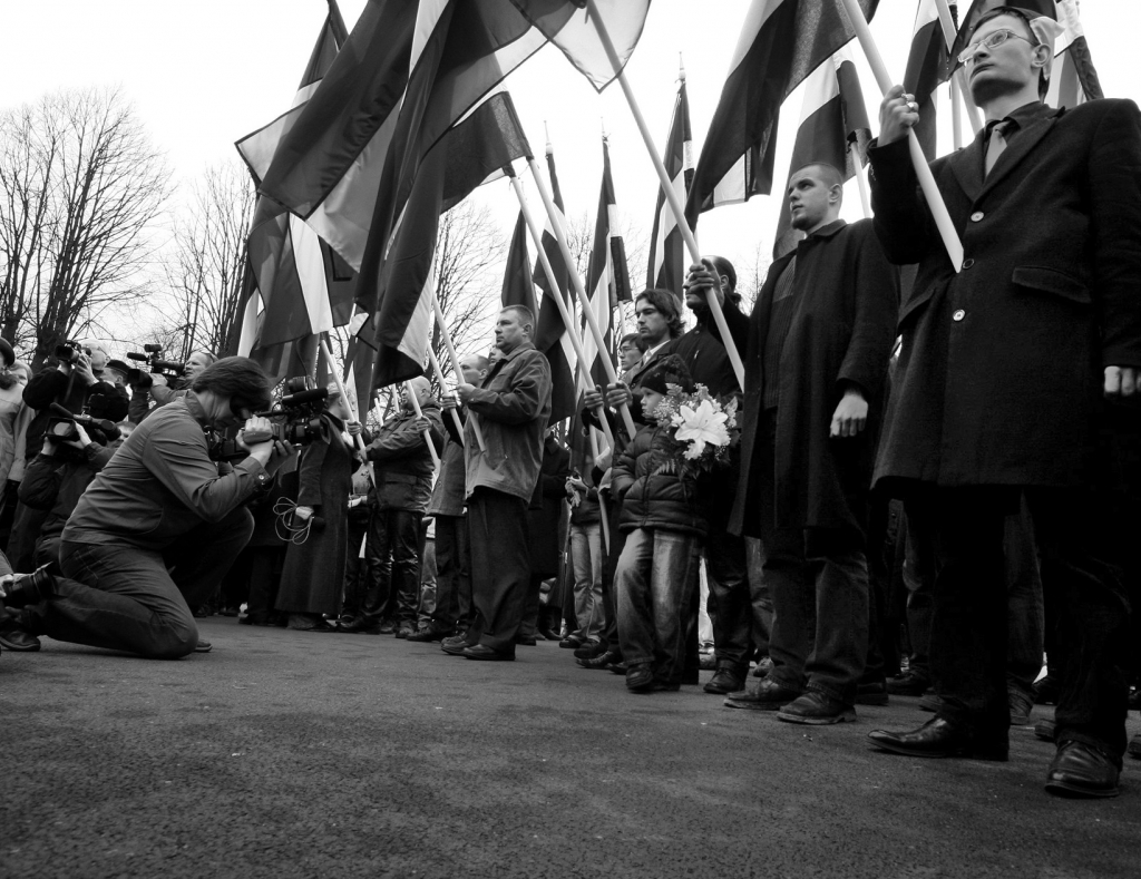Jedes Jahr am 16. März, hier im Jahr 2007, marschieren in Riga Veteranen und Sympatisanten der ehemaligen lettischen SS-Divisionen. / Foto: Thorsten Pohlmann, n-ost