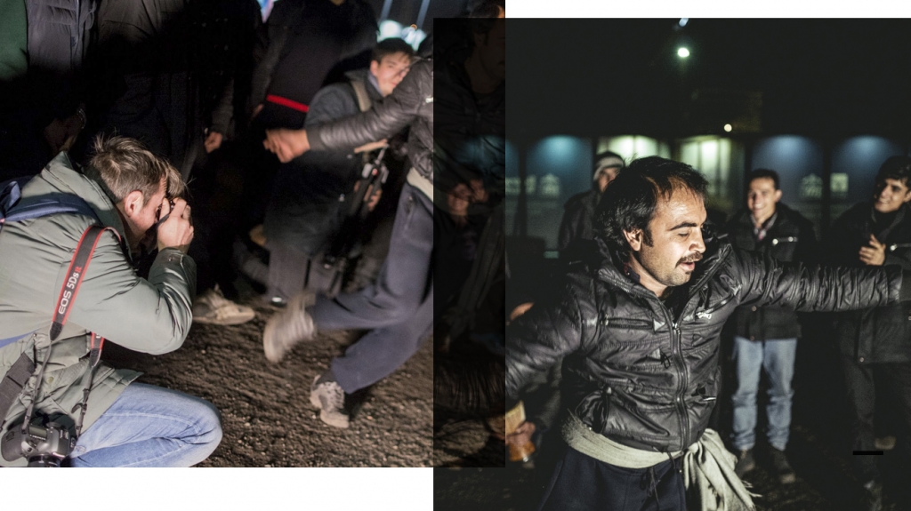 What do photographers when they photograph refugees? Documenting, accusing, making money – or something in-between? This image depicts n-ost photographer Florian Bachmeier at the inofficial refugee camp in Belgrade. / Foto: Nacho Toyos (r), Florian Bachmeier (l)