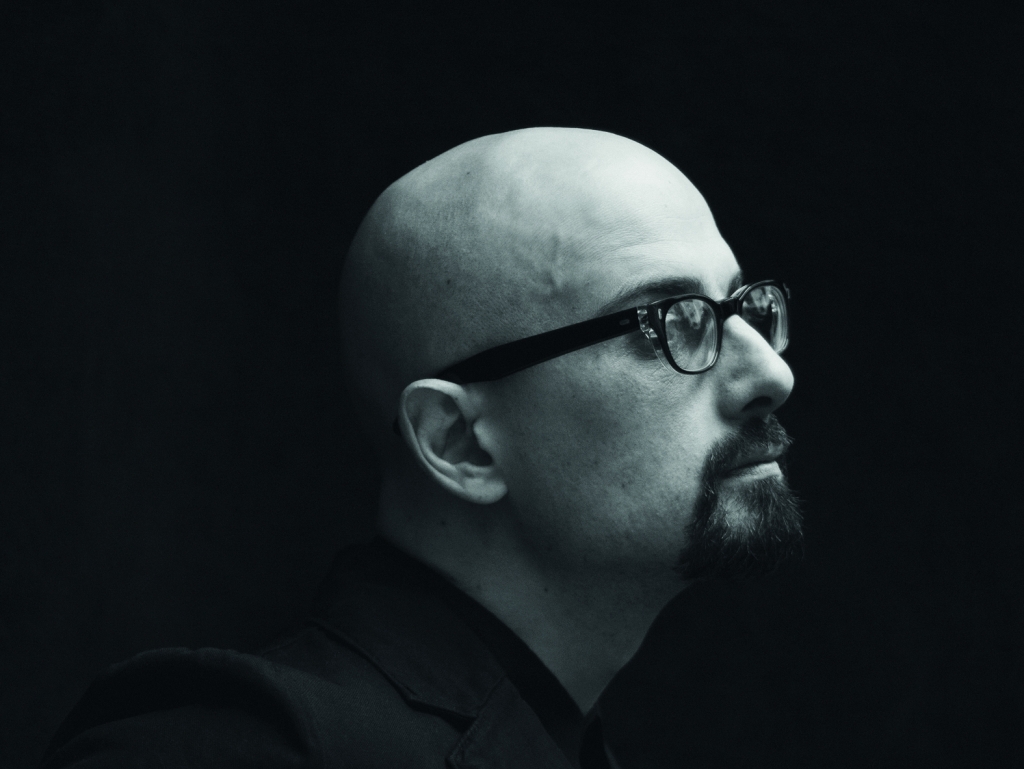„Ich musste mich erst von Georgien distanzieren, um Georgien in mir zu entdecken”, so Zaza Burchuladze. „Touristenfrühstück” ist der erste Roman, den er im Berliner Exil schrieb. / Foto: David Meskhi, Aufbau-Verlag