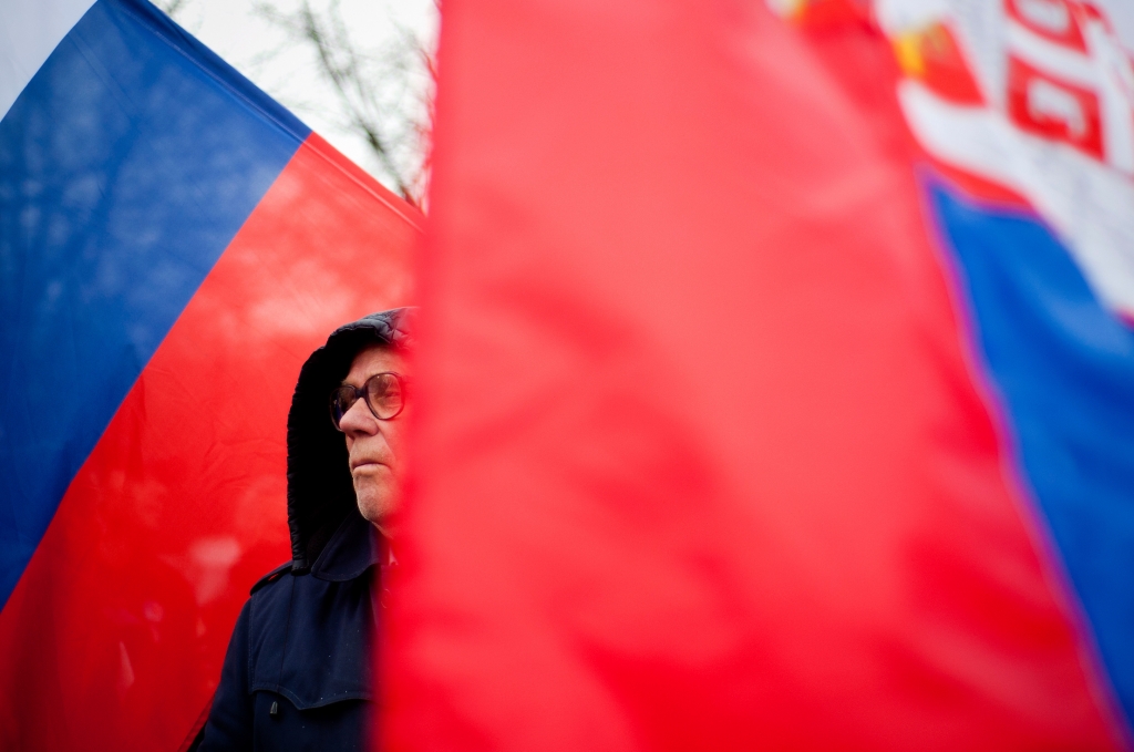 Serbien als größtes Land des Balkans tut sich nach wie vor schwer, die EU-Kriterien zu erfüllen. Hier eine Demonstration gegen die Normalisierung der Beziehung  zum Kosovo. / Foto: Marko Risovic, n-ost