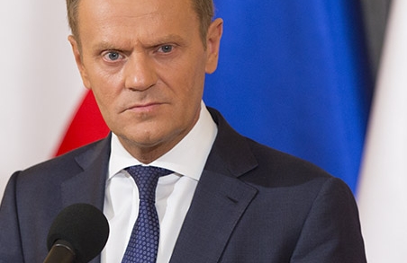 Donald Tusk regierte sieben Jahre als polnischer Ministerpräsident und ging 2014 als Präsident des Europäischen Rates nach Brüssel. Gegner der PiS hoffen auf seine Kandidatur bei der nächsten Präsidentschaftswahl 2020. / M. Smiarowski, KPRM  CC BY-NC-ND 2.0