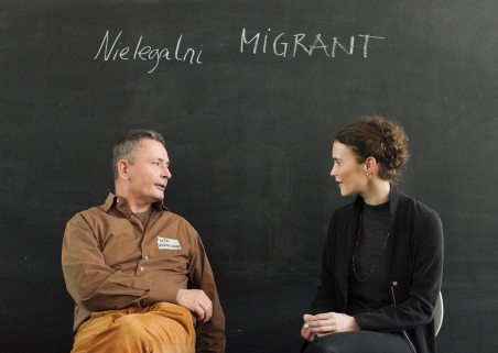 "Nielegalni" is Polish and means "illegal". How difficult it is to come to a common understanding of the term "illegal immigrant" is reflected by the conversation between our two protagonists, Caterina Lobenstein and Piotr Skwiecinski. / Foto: Ekaterina Anokhina, n-ost