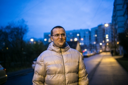  „Lettland ist für die meisten Russen nicht wegen des Geldes attraktiv, es geht vielmehr darum, mit dem gleichen Geld ein angenehmeres Leben zu führen“. sagt Andrej Rodionov der seit 2015 in Lettland lebt. / Foto: Ekaterina Anokhina, n-ost
