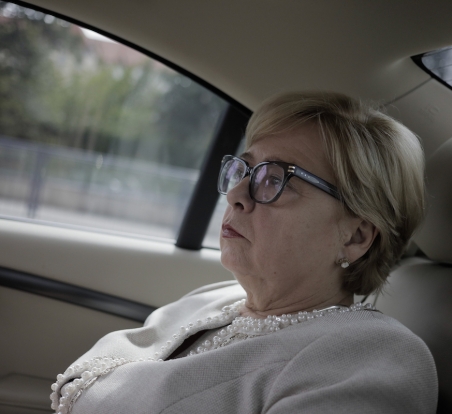 Malgorzata Gersdorf auf dem Weg in den Präsidentenpalast, wo ihr der Adrzej Duda mitteilt, das sie ihr Amt nicht mehr innehat. Die gesamte Bildstrecke von Piotr Malecki unten.
