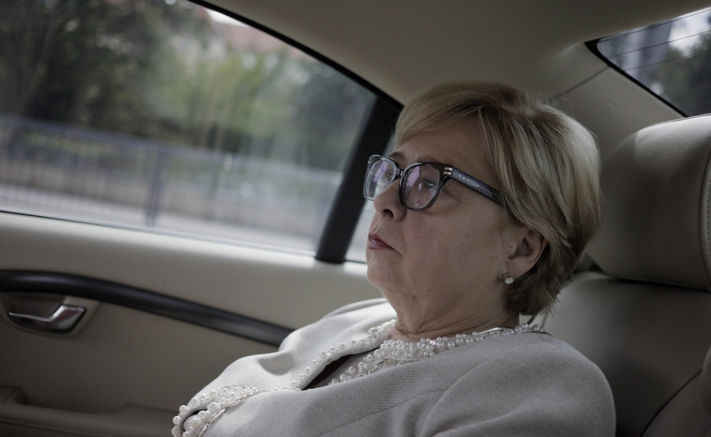  Malgorzata Gersdorf auf dem Weg in den Präsidentenpalast, wo ihr der Adrzej Duda mitteilt, das sie ihr Amt nicht mehr innehat. Die gesamte Bildstrecke von Piotr Malecki unten.