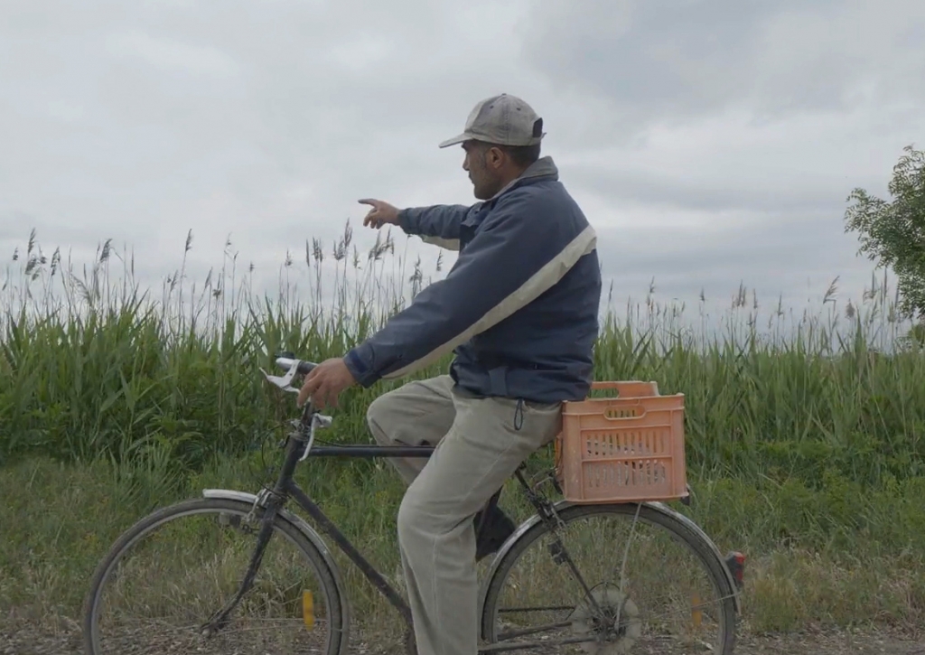  The Bulgarian Tzetso Evdokimov makes a living from fishing. He is one of the protagonists who talk about the living conditions on both sides of the new bridge. See the video by Bulgarian filmmaker Dobrin Kashavelov below.