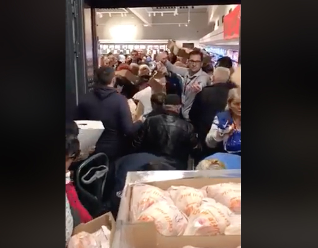 Ein Video über die Lidl-Eröffnung geht gerade in Serbien viral. / Facebook: Svi Srbi U Parizu 