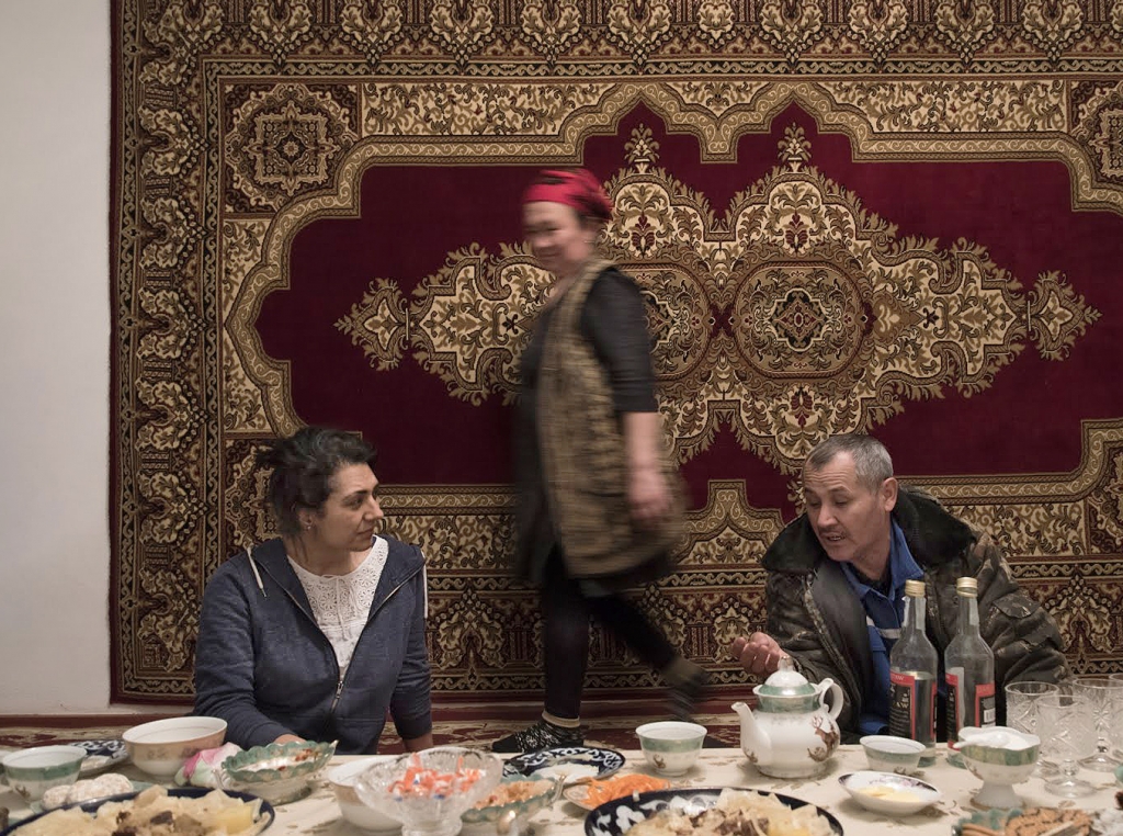 Golineh Atai während ihrer Recherche in Usbekistan. / Foto: Privat.