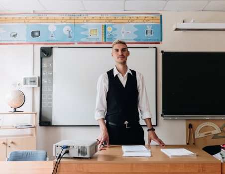 Alexander Jadrin wollte eigentlich Banker werden - jetzt ist er seit vier Jahren Lehrer in einer Kleinstadt in der Nähe von Moskau. / Foto: Ekatherina Anokhina