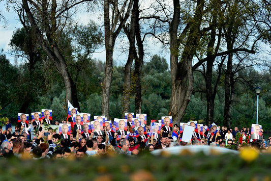 Putinplakate anläßlich des Besuches im Herbst letzten Jahres in Belgrad. / Kamerades, n-ost