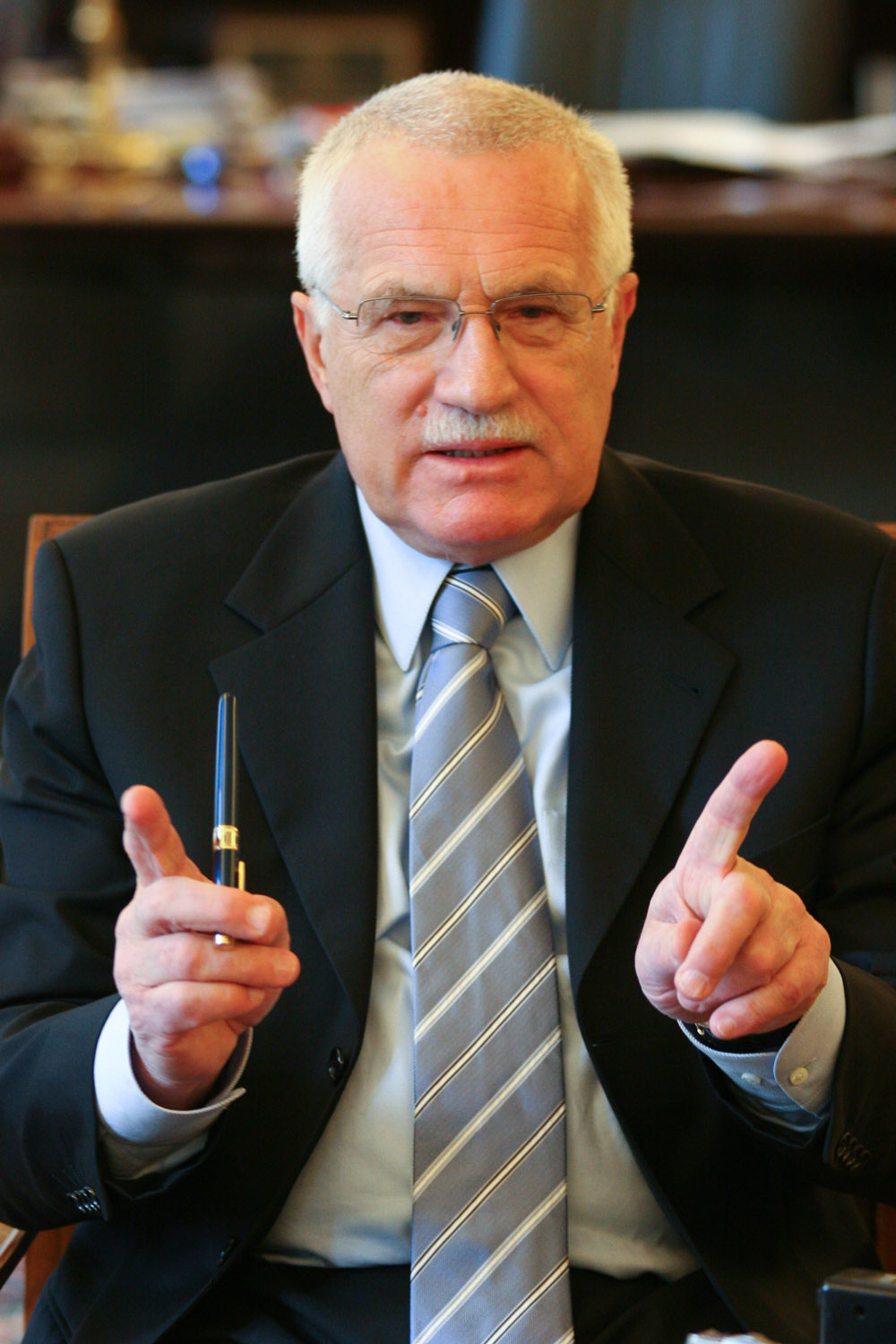 Vraclaw Klaus wird derzeit nach zehnjähriger Amtszeit als tschechischer Präsident des Hochverrats angeklagt / Björn Steinz, n-ost