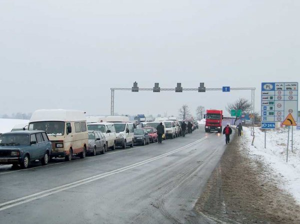 Grenzübergang Medyka: Stau gehört hier zur Tagesordnung. Foto: Elisabeth Lehmann (n-ost)