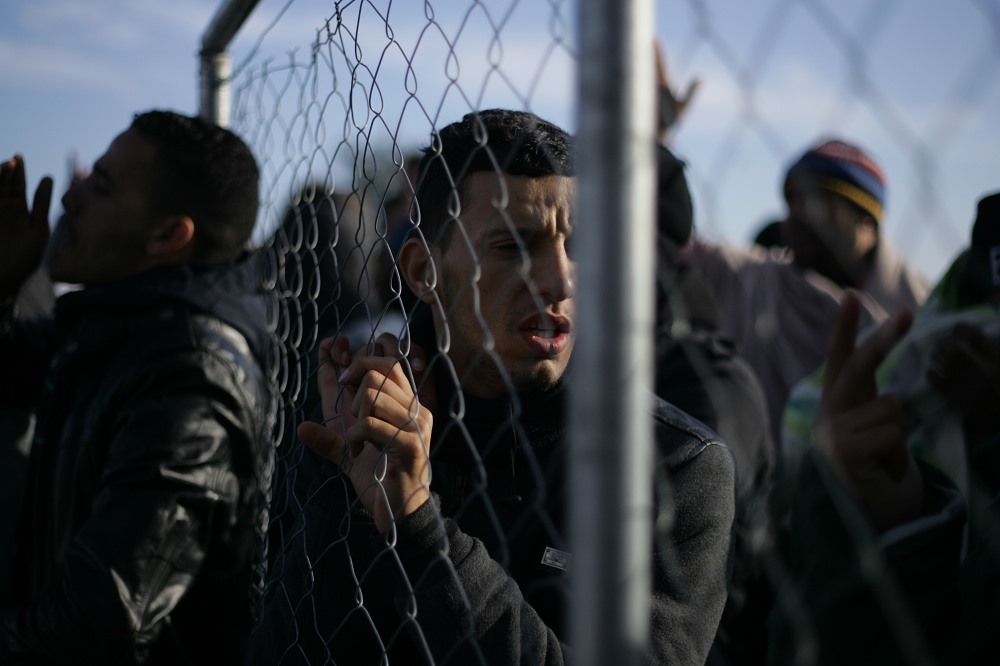 Flüchtlinge aus sicheren Herkunftsländern werden seit November nicht mehr durch die griechisch-mazedonische Grenze in Idomeni gelassen. Seitdem hat sich die Situation noch verschärft. / Foto: Stefan Schocher, n-ost