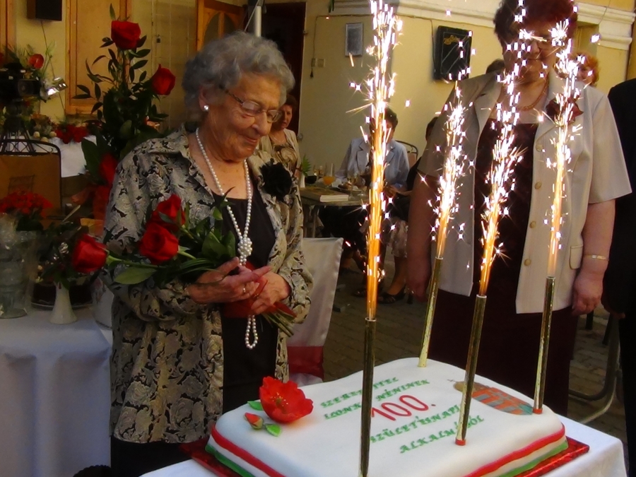 Ilona Tamas feiert ihren 100. Geburtstag / privat, n-ost