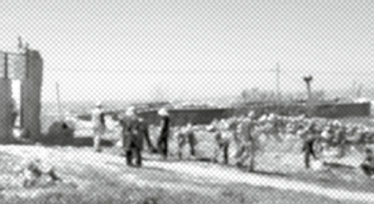 Bilder von Kriegen und Konflikten sind von der Aufnahme bis zur Auswahl starken Interessen unterworfen. Titelbild des Buches „Fotografie und Konflikt“ von Felix Koltermann. 