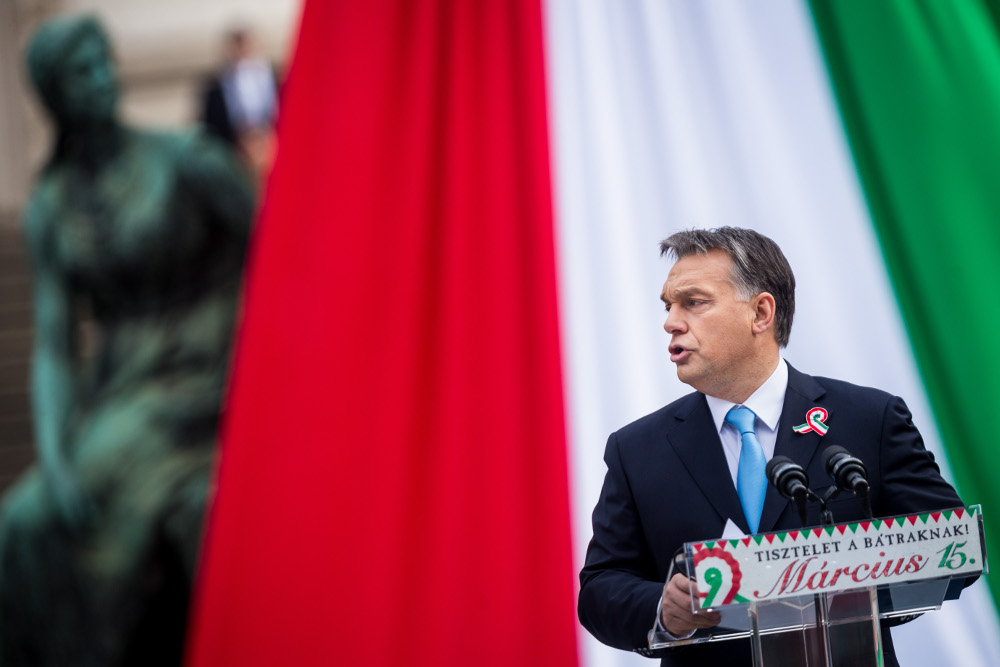 Alles nur Provokation? Viktor Orban spricht am Revolutionsgedenktag zu seinen Anhängern / Laszlo Mudra, n-ost
