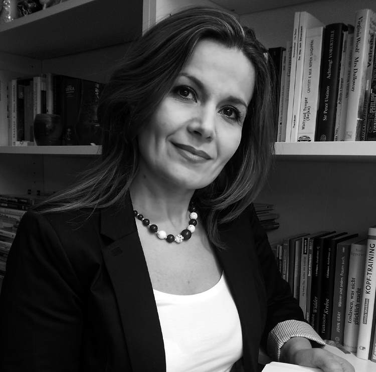 Lindita Arapi ist „Schriftstellerin des Jahres 2011“ in Albanien / Dittrich Verlag