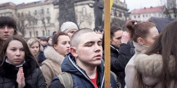Zentrale Gedenkfeier für die Opfer der Proteste in Kiew von denen einige aus Lemberg stammten / Florian Bachmeier, n-ost