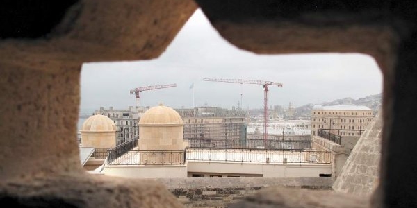 Die Hauptstadt Baku hat viele Gesichter. / Silvia Stöber, n-ost