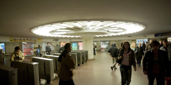 Alltag in der Minsker Metro - Seit den Demontsrationen nach der Parlamentswahl 2010 gab es keine großen Protestaktionen mehr im öffentlichen Raum. (Archivbild) / Foto: Stefan Günther, n-ost