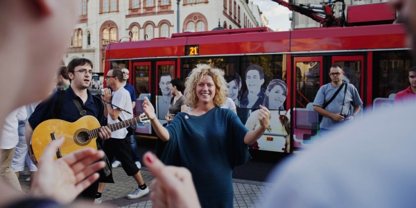 Singende Proteste gegen die hohen Fahrpreise in Belgrad / Sasha Colic, n-ost