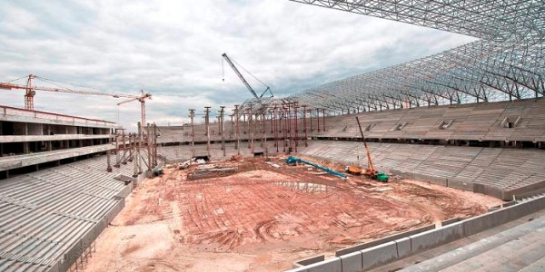 Das Stadion in Lwiw während der ersten Bauphase Mai 2011 / Dagmar Gester, n-ost