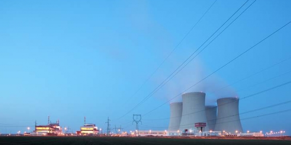 Kernkraftwerk Temelin in Tschechien: Vom Baltikum bis Bulgarien herrscht ein ungebrochenes Vertrauen in die Atomkraft. / Robert Gommlich, n-ost