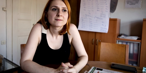 Selbstzensur, Drohungen und Haftstrafen prägen den Alltag von Reporterin Cicek Tahaoglu und ihren Kollegen in der Türkei. / Foto: Delizia Flaccavento, n-ost 