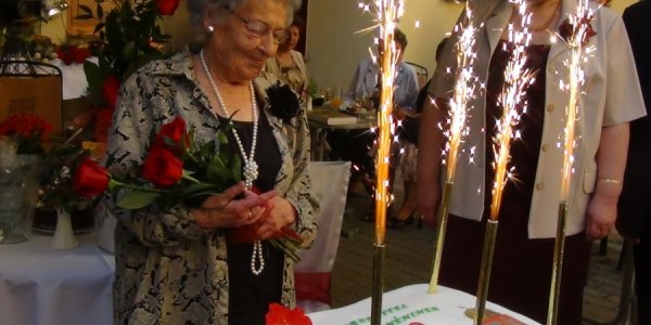 Ilona Tamas feiert ihren 100. Geburtstag / privat, n-ost