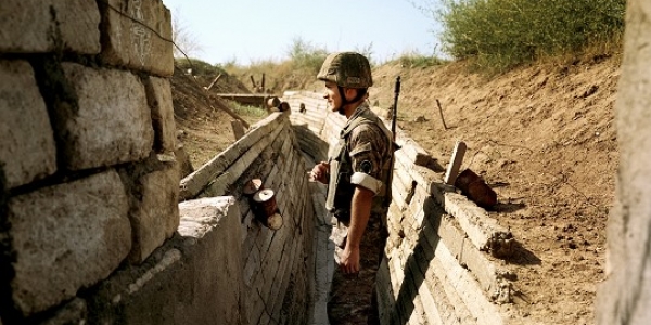 Kontrollierte Sprengung von Minen in der Naehe von Askeran in der international nicht anerkannte Republik Nagorny-Karabach 2011 / Foto: Meinrad Schade, laif