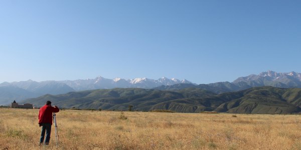 Im Winter 2022 sollen in Kasachstan die olympischen Spiele stattfinden. Rawil Nasirow von der Gesellschaft "Grüne Rettung" setzt sich landesweit für die Erhaltung der Natur ein, so auch im Jesik Nationalpark, wo keine Spiele abgehalten werden sollen. / Foto: Elisabeth Lehmann, n-ost