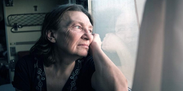 Immer noch fliehen die Menschen aus den Kampfgebieten. Tatjana aus dem Bezirk Donezk lebt inzwischen in einem ausrangierten Eisenbahnwaggon in Slowjansk. Sie hat keine Hoffnung auf eine dauerhafte Waffenruhe. / Foto: Florian Bachmeier, n-ost