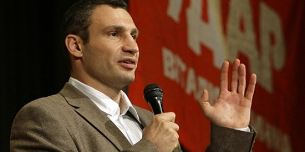 Boxweltmeister Vitali Klitschko im Wahlkampf / Annette Bräunlein, n-ost